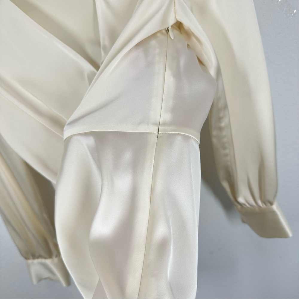 Theory Cream Satin Twist Front Romantic Blouse Size 0 Date Night Anniversary - Picture 6 of 9